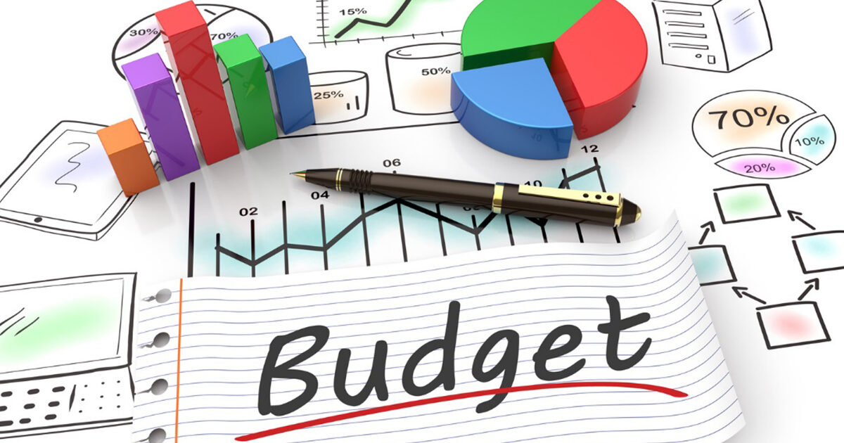 Image de budget avec graphiques, diagrammes et autres.